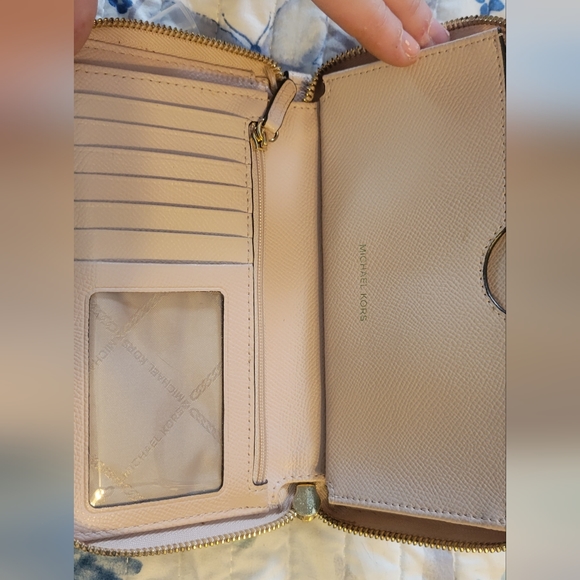 Michael Kors Wallet - Picture 2 of 4